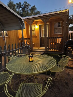 Cabin #12, Deluxe Studio Cabin, 2 Queen Beds, Kitchenette, Ground Floor | Terrace/patio