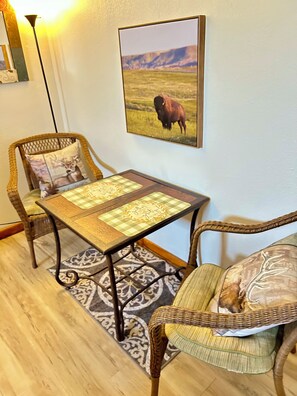 Suite #6, Deluxe Studio Suite, 1 Queen Bed, Kitchenette, Ground Floor | 1 bedroom, premium bedding, pillowtop beds, individually decorated