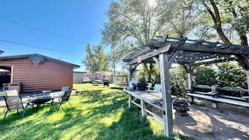 Deluxe Cabin, Multiple Beds, Kitchenette, Ground Floor | Terrace/patio