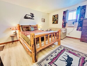 Suite #6, Deluxe Studio Suite, 1 Queen Bed, Kitchenette, Ground Floor | Premium bedding, pillowtop beds, individually decorated