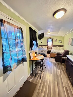 华丽小屋, 2 张大床, 简易厨房, 一层 | 高档床上用品、加厚床垫、特色装修、特色家居