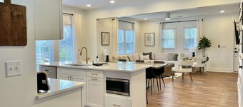 Phenomenal in Fuquay-Sleeps 11- Weddings, Pets, Minutes to High Grove Estates!!!