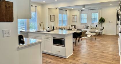 Phenomenal in Fuquay-Sleeps 11- Weddings, Pets, Minutes to High Grove Estates!!!