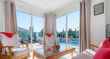 House private pool and barbecue pet friendly