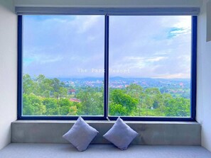 Tomannsrom – deluxe, balkong, fjellutsikt | Oppholdsområde