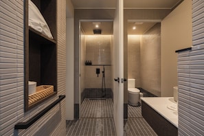 Chambre (PAIRING 2,4) | Salle de bain | Sèche-cheveux, peignoirs, serviettes fournies, shampoing