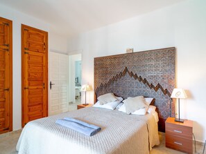2 habitaciones, escritorio, tabla de planchar con plancha y wifi 
