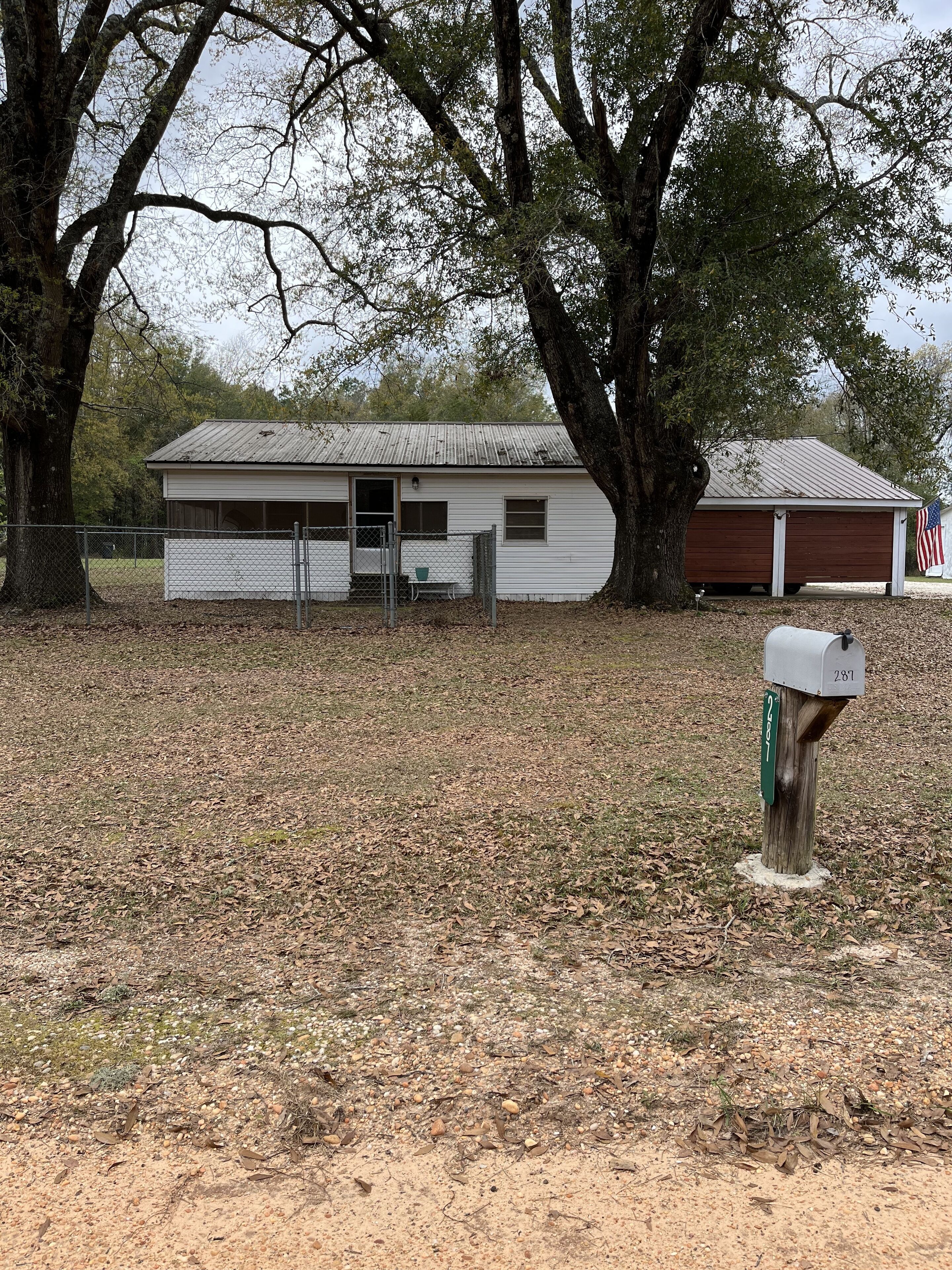 Private, cozy 3-bedroom cabin with AC and WiFi in charming Castleberry, Alabama 
