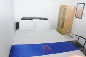Habitación superior | Muebles diferentes, escritorio, wifi gratis y ropa de cama 