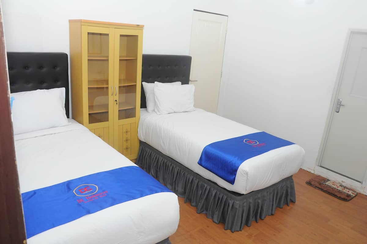 Superior Room | Individually furnished, desk, free WiFi, bed sheets