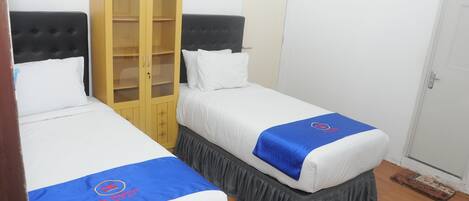 Ameublement personnalisé, bureau, Wi-Fi gratuit, draps fournis