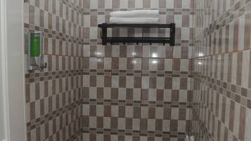 Superior Room | Bathroom | Shower, rainfall showerhead, free toiletries, soap