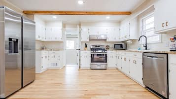 冰箱、微波炉、烤箱、炉灶