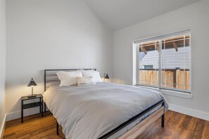 3 bedrooms, desk, iron/ironing board, free WiFi