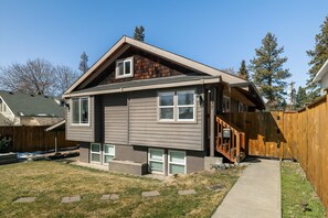 Exterior - Sunny Old Bend Downtown Pet Free St Helens Cottage Walk Everywhere! (Bend)