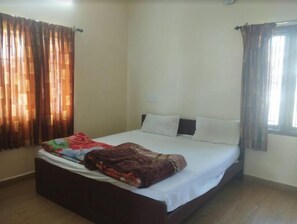 Deluxe Double Room, Sea View - STARLIGHT HOTELS KODAI (Kodaikanal)