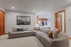 TV, fireplace, offices - Abode at Wasatch Hollow, private hot tub, sound system, retreat (Park City)