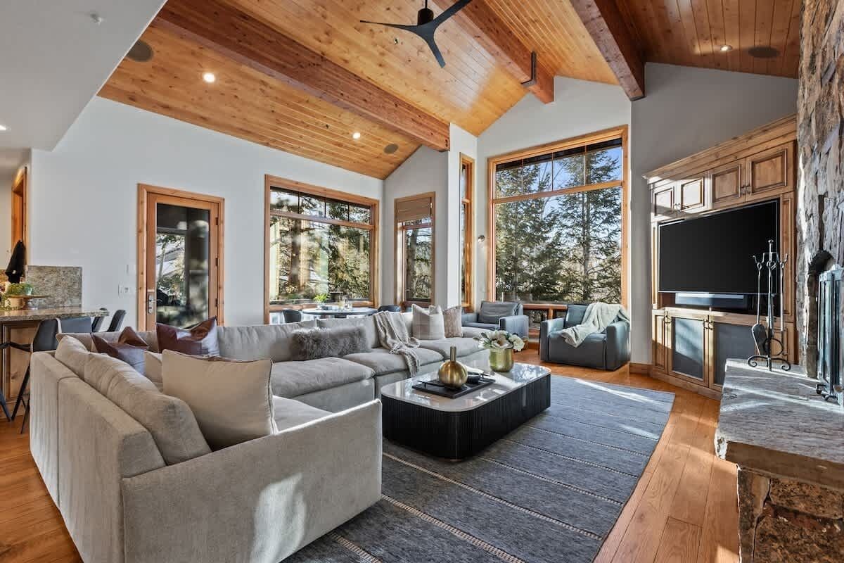 TV, fireplace, offices