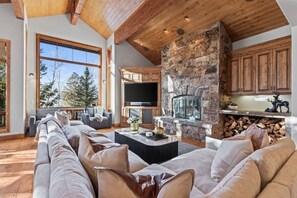 TV, fireplace, offices - Abode at Wasatch Hollow, private hot tub, sound system, retreat (Park City)