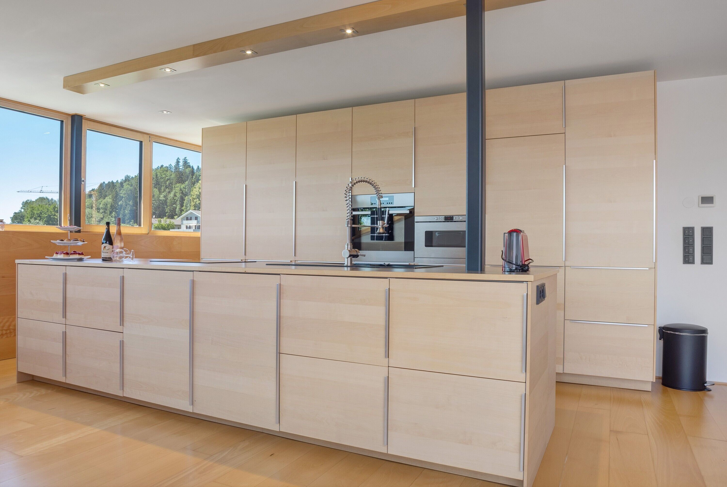 冰箱、微波炉、烤箱、炉灶