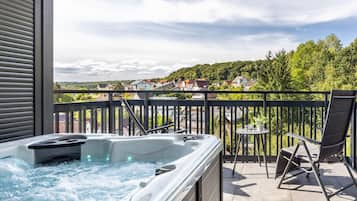 Tina de hidromasaje al aire libre