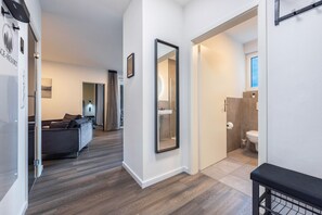 シャワー、ヘアドライヤー、タオル