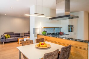 Dining - Apartment 'Alpa-Art' with Lake View, Private Terrace and Wi-Fi (Bad Endorf)