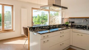 Kaffetrakter/tekoker, kjøleskap, mikrobølgeovn og ovn