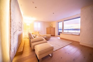 Interior - Apartment 'Ferienwohnung Weitblick' with Lake View, Shared Garden and Wi-Fi (Bad Endorf)