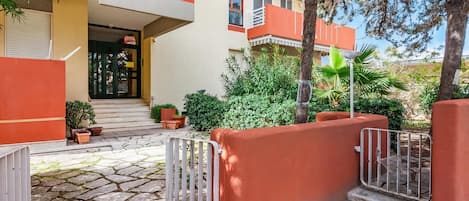 Family Apartment, Multiple Bedrooms (Caddipulina Apartment 200m Sea) | Exterior detail
