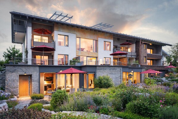 Exterior - Studio Apartment "See-Lodge" with Lake View, Private Terrace & Wi-Fi (Bad Endorf)