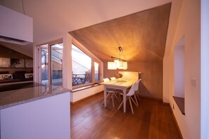 Dining - Apartment "Loft 7" with Lake View, Shared Garden & Wi-Fi (Bad Endorf)