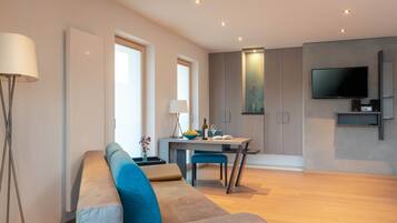 Fernseher, Stereoanlage