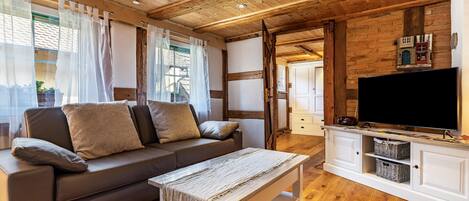 TV, lareira, aparelho de som