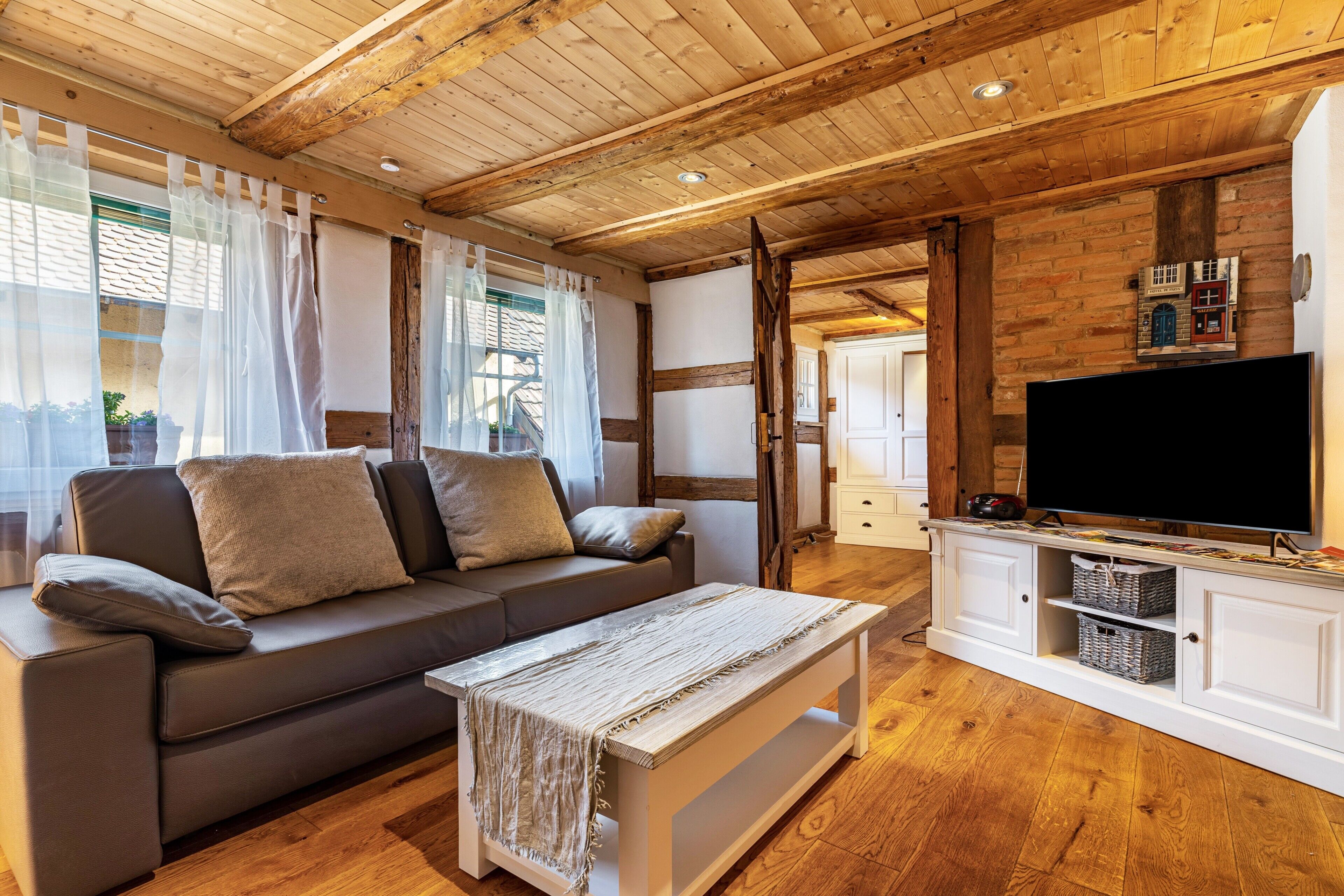 TV, fireplace, stereo