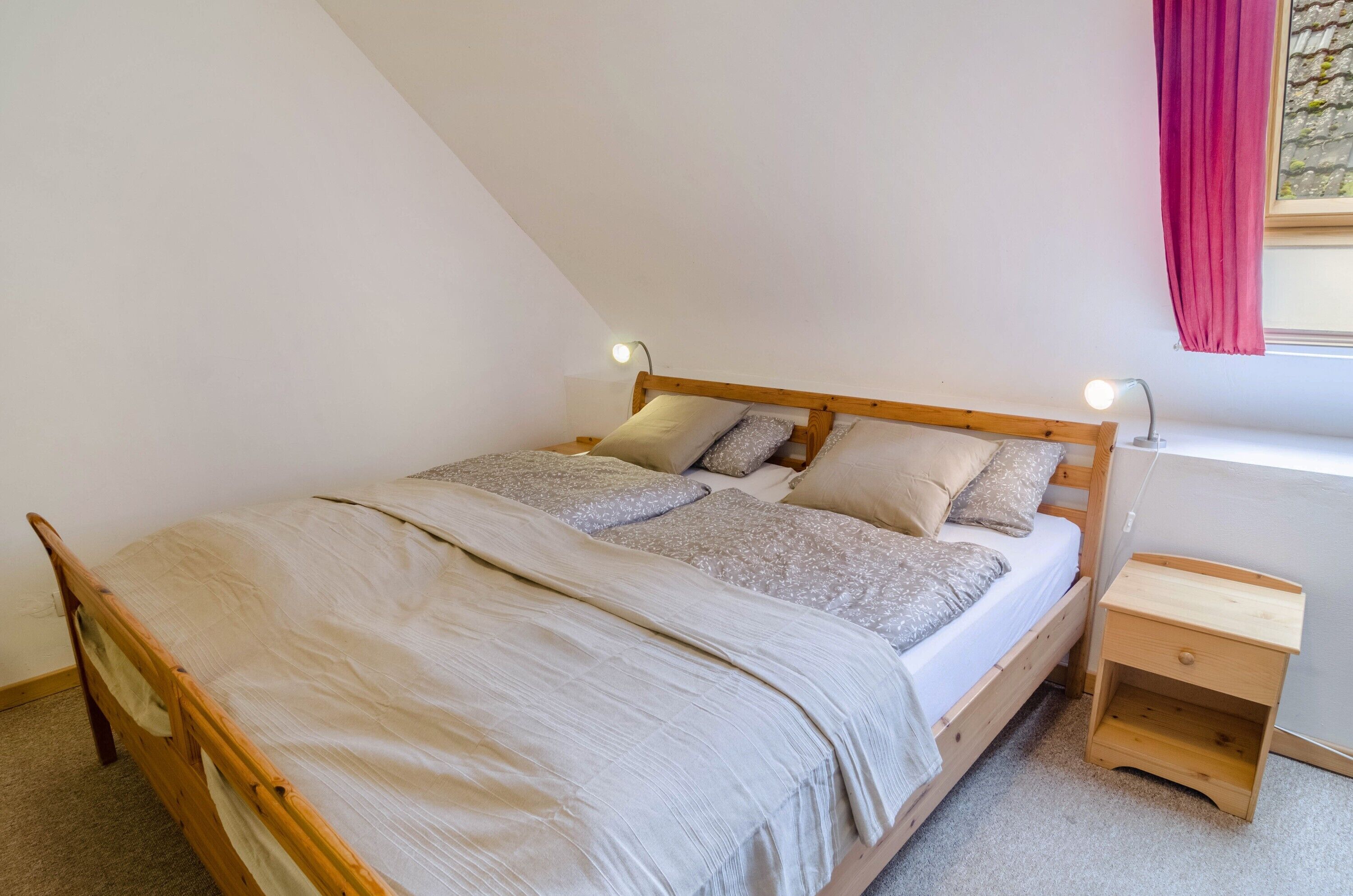 4 bedrooms, free WiFi, bed sheets