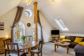 TV, fireplace, DVD player, stereo