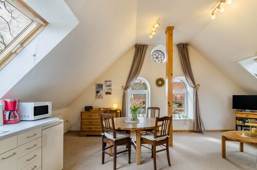 Ferienwohnung 'Gulfhof Oldersum 2' mit Terrasse, gemeinsamem Garten und WLAN