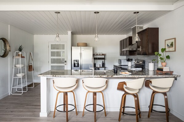 Kühlschrank, Mikrowelle, Ofen, Geschirrspüler