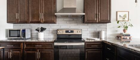 Refrigerador, microondas, horno, lavavajillas