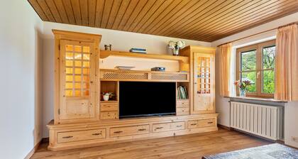 Casa de vacaciones "Großes Ferienhaus mit Bergblick" con vistas a la montaña, terraza y Wi-Fi
