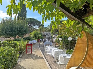 Outdoor dining - Modern and spacious apartment with 2 terraces (Port Grimaud)