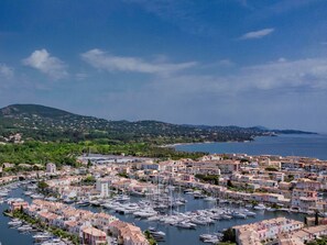 Marina - Modern and spacious apartment with 2 terraces (Port Grimaud)