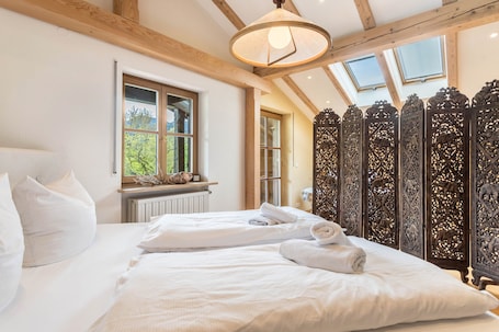 3 bedrooms, free WiFi, bed sheets. Spacious Holiday Home Unterwössen – Family Getaway in Chiemgau with Mountain Views