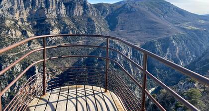 Holiday cottage with view and close to the lake