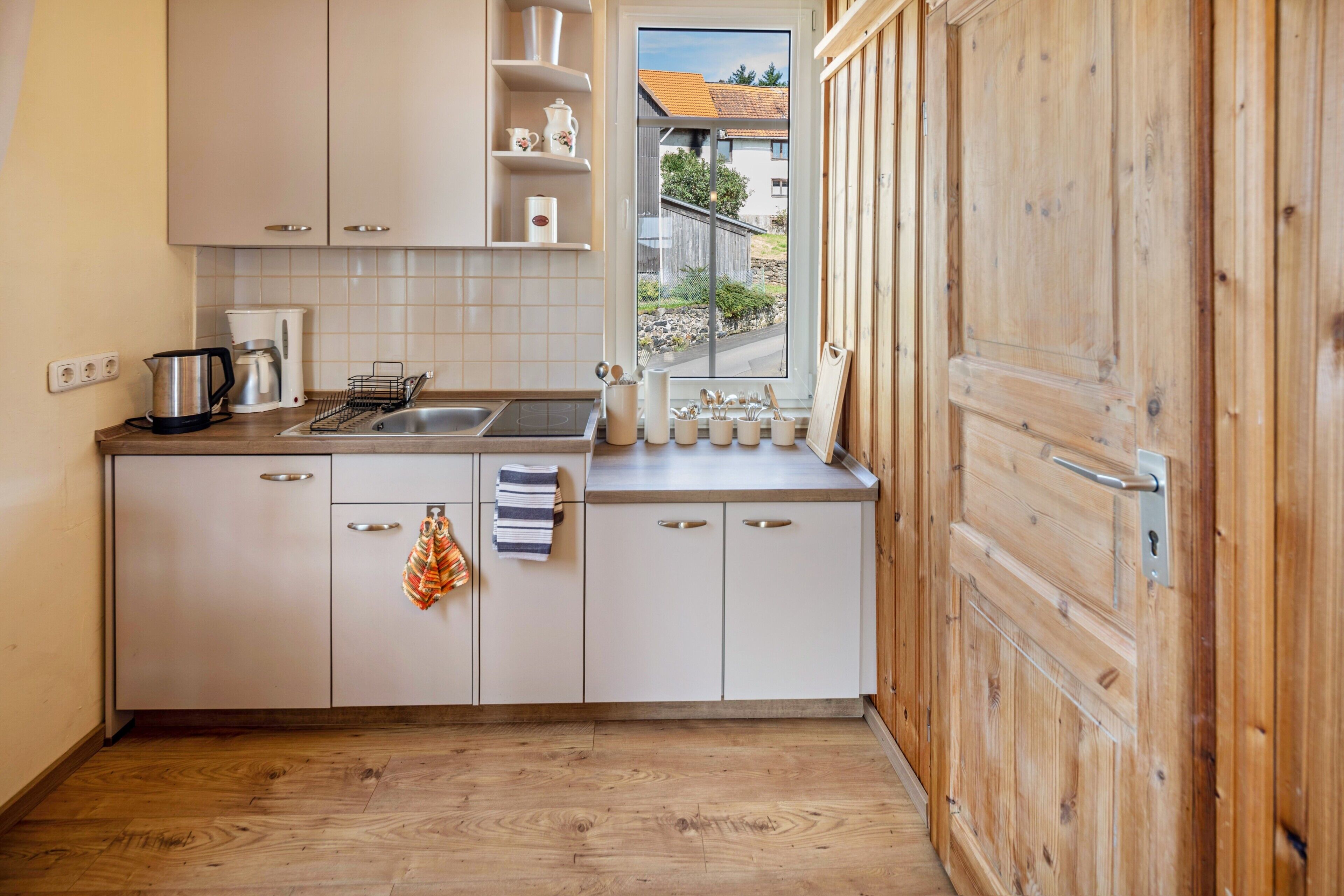 Fridge, stovetop, coffee/tea maker, electric kettle