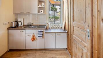 Fridge, stovetop, coffee/tea maker, electric kettle