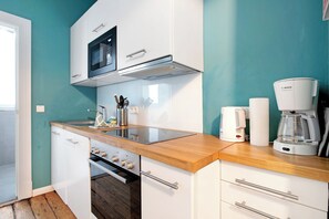 Frigorífic, microones, forn i placa de cuina