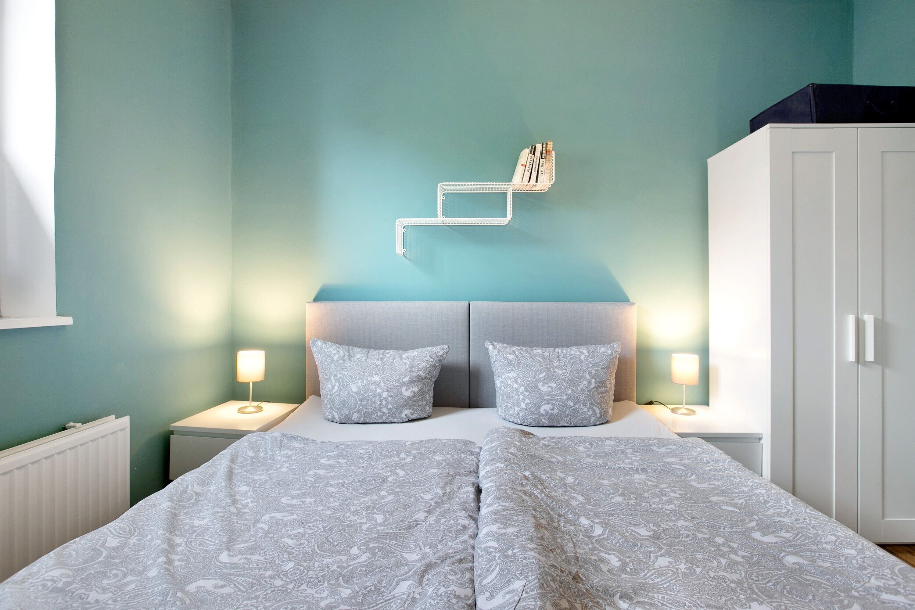 1 habitación, tabla de planchar con plancha, wifi gratis y ropa de cama 