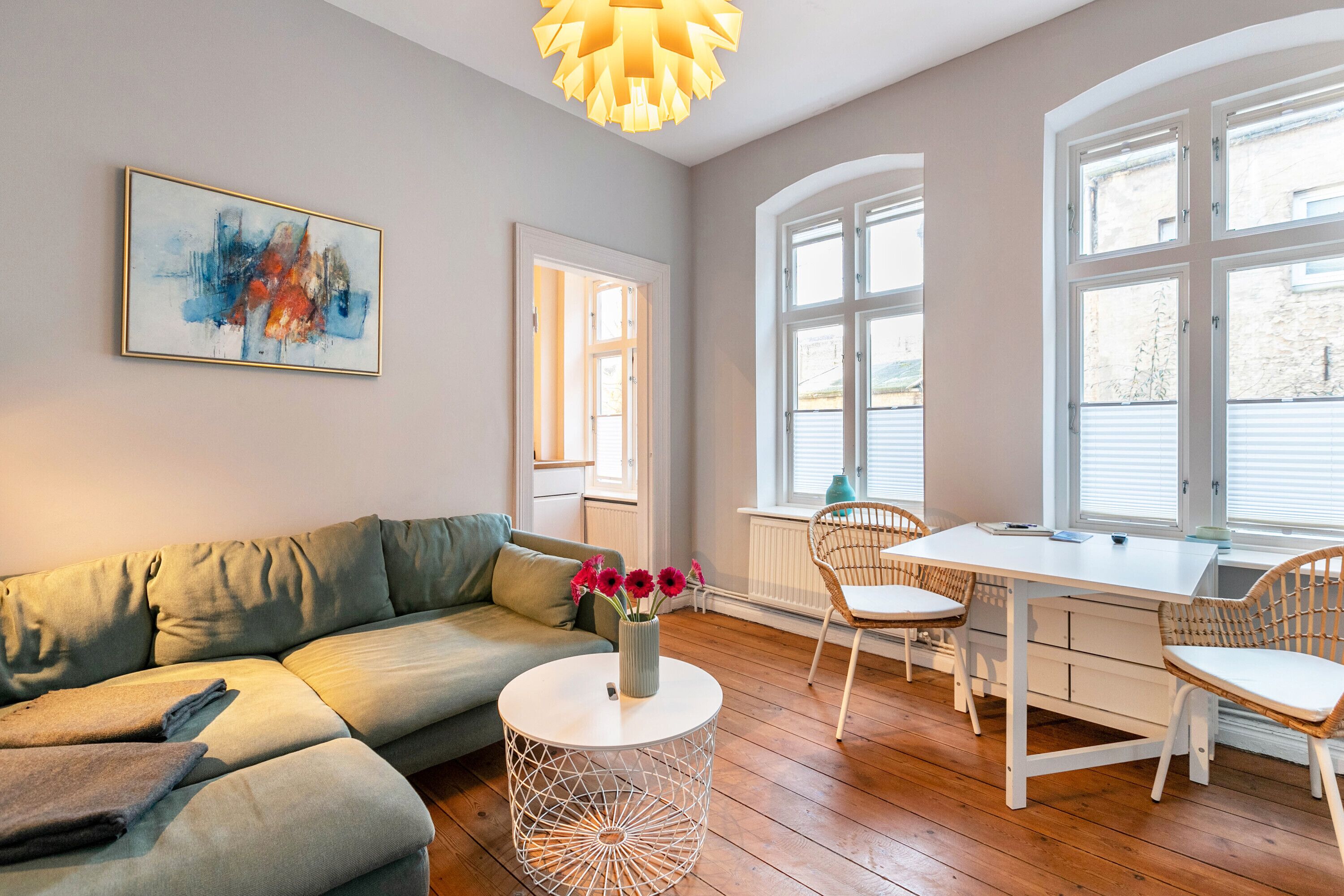 Een televisie en een stereo